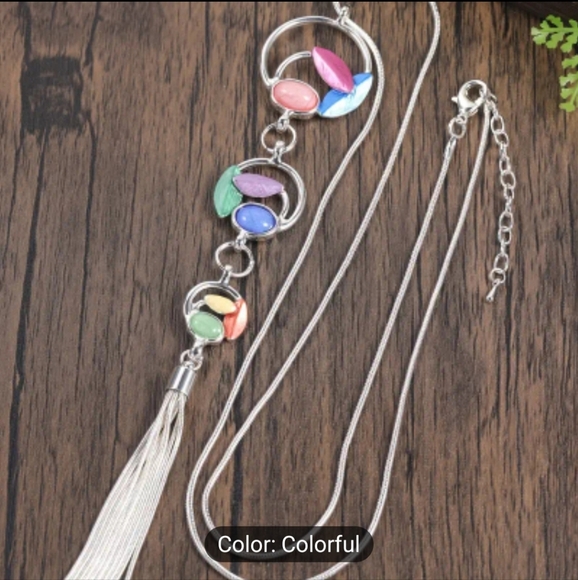 π©· 3/$15 Graduated 3 Circle Multi-Colored Silver Statement Necklace β¦ - Picture 1 of 4